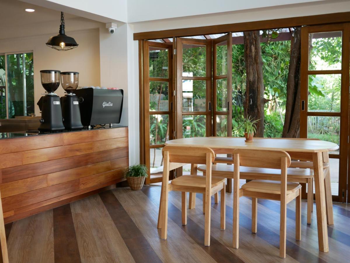Breadfruit Hostel Chiang Mai Buitenkant foto